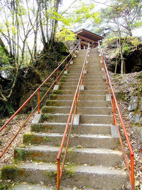 清水神社の境内へ続く階段
