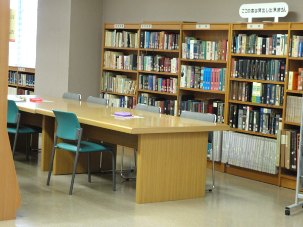 大口図書館の中